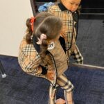 Andra Day Instagram - lol I think she feelin it 💛🥰… last pose on @naomi 👌🏽😂 #niece #blessin 🙏🏽