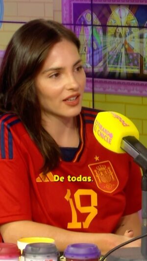 Andrea Duro Instagram - Esta semana parloteamos con @andreaduro sobre ser chonis (o pijas, en el caso de Victoria), sobre amistades tóxicas y cómo deshacerse de ellas. Además viene @henarconh_ a hacer un test para saber qué tipo de famosas somos cada una. Lo tenéis ya disponible en @podimo_es 💖El domingo en el resto de plataformas 🎉