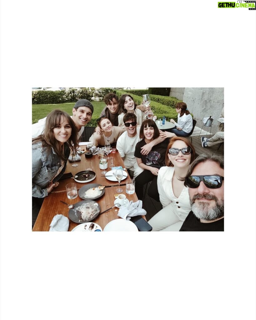Andrea Duro Instagram - Tengo mucha suerte de estar rodando una serie con esta gente preciosa 💖 Espero poder contaros cosas de “La Favorita 1922” muy pronto ✨