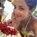 Andrea Luna Instagram – Es mi cumple 🎉🎂😍 🎭
Estoy feliz 🙃 

Ayer la pasé con la hermosa @susangreenoficial 
Cupcakes de @choco.deli20 😍