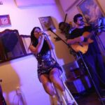 Andrea Luna Instagram – Nuestra querida @andrealunaoficial cantó “Ven Junto a Mi” en “San Valentín Bajo la Luna” 🌙 con la guitarra de @fraviral 👏🏻