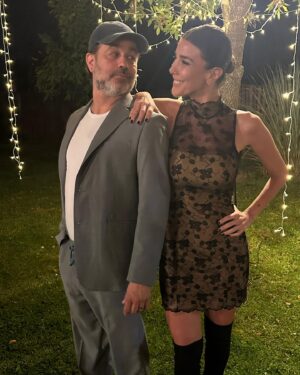 Andrea Rincón Instagram - Desparramando facha con mi amado amigo @gastonpauls22 en el cumple de la hermosa y talentosa @munapauls. Felicitaciones a los papis!! @agustinacherriok y Gasty!! 💙💙 Que tengas una vida bendecida ser de Luz!!! Espero hayas tenido la noche que soñaste. Tus invitados la pasamos Súper!!! Gracias!!! 🙏🏾🙏🏾🙏🏾💙💙🦋🦋 Grosa @claudiavillafaneok te luciste una vez más!! 👏🏾👏🏾👏🏾

Gracias @cynthiamartos por la pilcha 
@meryfolgar por el MakeUp y pelo 
@caromarafioti por el Styling 
@ferrarocalzados por las botas 
Y @lolamembrillo por hacerme reír toda la noche!! 😂😂😂☺️