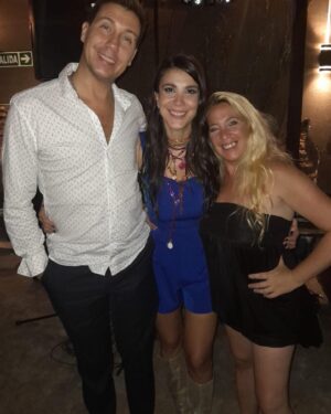 Andrea Rincón Instagram - Feliz cumple para miiii!!!! Gracias amiga hermana una vez más por este cumpleaños hermoso con tanto amor!! @celesterothok  Gracias @casa.povera por la excelente atención. A @herederogin. A @radaeventos y @fedepereyra08 por musicalizar una noche soñada. A @goutglutenfree por la torta de todos los años. A mi familia y amigos por estar siempre ahí firme como rulo de estatua en las buenas y en las malas. Gracias Dios por hacerme la mujer más afortunada y bendecida de este planeta y cuidarme tanto, tanto , tanto… 
Gracias @movilpressfotos por los fotones!!!
 Gracias @cynthiamartos por vestirme 
Gracias @sochiherrera por Make Up y pelo 
Gracias @ferrarocalzados por las botas 
Gracias @citynailsba 
Gracias @laskatz por las cascada de collares y los aros
Gracias @caromarafioti por estar siempre para dejarme hermosa e irreconocible… GRACIAS TOTALES!!!