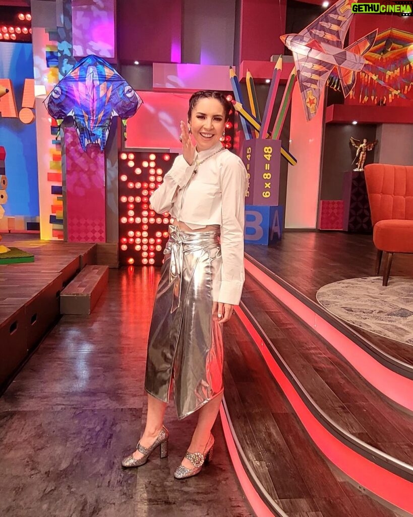 Andrea Torre Instagram - Un recap de lo que se vivió ayer 08/04/24 ✨ Eclipse Solar @cuentameloyaof ____ #ATH🍄 #andreatorre #actriz #eclipsesolar2024 #happy #feliz