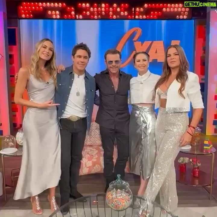 Andrea Torre Instagram - Un recap de lo que se vivió ayer 08/04/24 ✨ Eclipse Solar @cuentameloyaof ____ #ATH🍄 #andreatorre #actriz #eclipsesolar2024 #happy #feliz