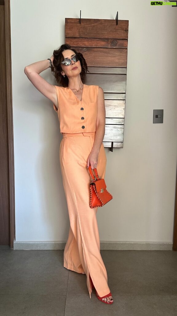 Andrea Torre Instagram - 🍑 Naranja ABRIL 🍑 ____ #ATH🍄 #andreatorre #style #fashionblogger #fashion #fashionstyle #abril #naranja