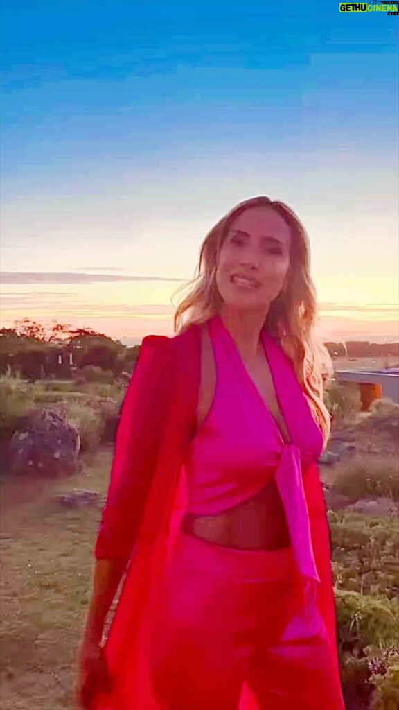 Angélica Castro Instagram - Días espectaculares en Uruguay junto a @cranberry_chic y @fasano A seguir disfrutando de este verano y vacaciones!! ❤️ Como estuvo tu fin de semana ?? Look @itvelvet #Sunset #puntadeleste