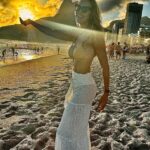 Angélica Castro Instagram – Sunset en Rio, después de una linda jornada laboral!  #Gratitud  Como va tu fin de semana!