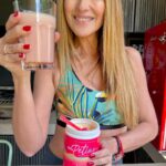 Angélica Castro Instagram – Les dejo esta excelente idea para los días calurosos de verano, para mantenernos hidratados y activos que mejor que un exquisito batido de colágeno hidrolizado con vitaminas y minerales… rápido, fácil y se muuuueren lo rico🌻🌻 Lo pueden conseguir en www.peptiam.cl

Súper simple yo le eche:
– 3 scoop de @peptiam 
– Frutillas 
– Arándanos 
– Hielo y agua 

No saben lo rico que quedó!! Se los ultra recomiendo usen las frutas que tengan en sus casas pero prueben con arándano por que también es antioxidante. Si lo hacen me comentan si les gustó ❤️ como estuvo tu día?🌻