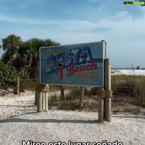Angélica Castro Instagram - #TBT ❤️🌻 Miren esta playa que no da para más lo maravillosa es realmente una de las playas más lindas que he ido ❤️ a solo 20 minutos de los terrenos de @terranostrausa acuérdense que si tienen dudas pregúntele directo a ellos ❤️ como estuvo tu día??