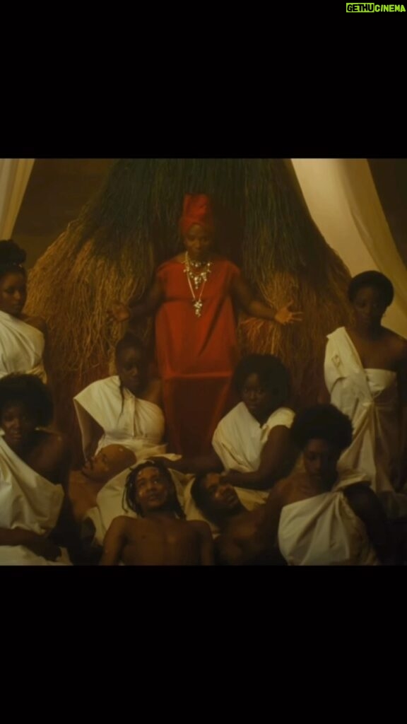 Angélique Kidjo Instagram - Spiritual verse on the great #Orokoro song by @mreazi The video is out now! @kelpvibes @malyka_rjohany