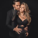 Angelika Revva Instagram - Читай по губам мои мысли.. Ты знаешь хочу я с тобою, На краешке неба зависнуть.. С такою любовью смешною… Забираю доступ к песням, И пускаю наш плейлист, В котором лишь любовь и вечность.. В котором мы с тобой одни.. Мы клеимся с тобой.. Мы клеимся Может это — любовь В сердце целится…. 🤍🤍🤍🤍🤍🤍 @arthurpirozhkov