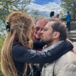 Angelika Revva Instagram - Ледник - «живой», он движется примерно два метра в день, его возраст - около 30 тыс. лет. Перито Морено вытекает из андского Южного Патагонского ледового плато, третьего по величине ресурса пресной воды на планете после Антарктиды и Гренландии, расположенного на аргентинско-чилийской границе 🧊🤍