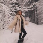 Angelika Revva Instagram - Snow time…❄️😎 #vintage @up.fur