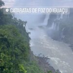 Angelika Revva Instagram - Игуасу – самая большая система водопадов в мире. «Большая вода» - так называли это могучее место индейцы гуарани, заселявшие эти территории до прихода европейцев. Водопады Игуасу раскинулись на 3 километра на стыке трех государств Аргентины, Парагвая и Бразилии. Игуасу выше Ниагары, но по ширине уступает водопаду Виктории. При этом поток реки Игуасу насчитывает в среднем 1700-1800 куб. метров воды в секунду, что даже больше чем Ниагара и Виктория в сумме. Игуасу является объектом всемирного наследия ЮНЕСКО, а несколько лет назад был признан одним из Новых чудес света 🤍🙌🏽 #wonderful_places