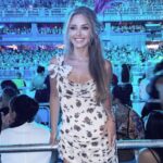 Angelika Revva Instagram - Лучший подарок на свете 🫶 Люблю 💗 Ежегодно в конце февраля, в преддверии Великого поста, Бразилия превращается в грандиозную площадку для проведения самого массового и красочного действа в мире: фестиваля самбы или Карнавала. Самый известный бразильский карнавал проходит в Рио-де-Жанейро… и я там был, мед пиво пил… #самба #дижанейро #riodejaneiro 💃🏻 Больше в сторис….🙌🏽