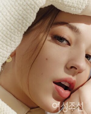 Angelina Danilova Instagram - it was a snowy day, full of joy and fun shooting. 
an interview for @womanchosun thank you for trusting me.