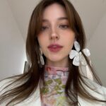 Angelina Danilova Instagram - thank you for having me over to pot my favorite geranium herb @loewe_perfumes first pop up store in Seoul. 🪴🌸✨ #로에베 #로에베퍼퓸