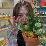 Angelina Danilova Instagram - thank you for having me over to pot my favorite geranium herb @loewe_perfumes first pop up store in Seoul. 🪴🌸✨ #로에베 #로에베퍼퓸