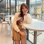 Angelina Danilova Instagram - 오늘 이렇게 눈 많이 오는 줄 몰랐어요.. rainy day is perfect for sketching in a cafe. not sure about the blizzard.🥶 #쿠니바이 #quuniby