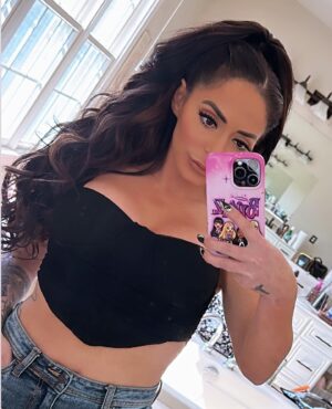 Angelina Pivarnick Instagram - I still wish you nothing but the best I just know that your still self obsessed .. I hope you dream of me - halsey  Hair and makeup ppl are tagged. Outfit too.  I actually did my own makeup today which I am proud of. I am getting better 😇😍 #instagram #photooftheday #mua #moretocome #extensions #hairstylist #windsorstore #jeans #croptop