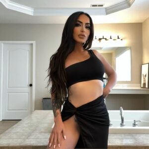 Angelina Pivarnick Instagram - looking for peace and happiness ;). Life is good my friends
