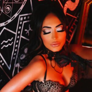 Angelina Pivarnick Instagram - Repost from @anjali_artistry
•
OCTOBER 🖤🥀🪞 Sultry glam on @angelinamtv for her spooky boudoir shoot with @allimurphyphotos @lauren.m.obrien & hair by @glambyvilda , Extensions by @danadhairstudio 
-
 #halloween #oct #october #31 #scary #spooky #boo #scared #costume #ghost #pumpkin #pumpkins #pumpkinpatch #carving #candy #orange #jackolantern #creepy #fall #trickortreat #trick #treat #instagood #party #holiday #celebrate #bestoftheday #hauntedhouse #haunted