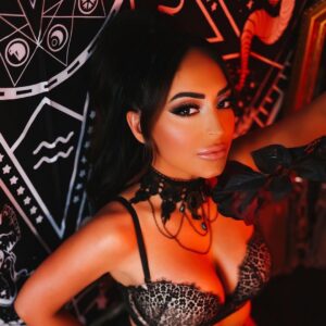 Angelina Pivarnick Instagram - Repost from @anjali_artistry
•
OCTOBER 🖤🥀🪞 Sultry glam on @angelinamtv for her spooky boudoir shoot with @allimurphyphotos @lauren.m.obrien & hair by @glambyvilda , Extensions by @danadhairstudio 
-
 #halloween #oct #october #31 #scary #spooky #boo #scared #costume #ghost #pumpkin #pumpkins #pumpkinpatch #carving #candy #orange #jackolantern #creepy #fall #trickortreat #trick #treat #instagood #party #holiday #celebrate #bestoftheday #hauntedhouse #haunted