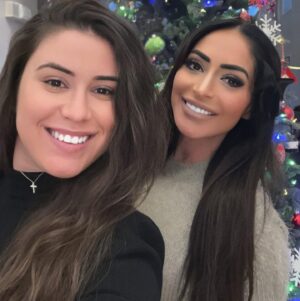 Angelina Pivarnick Instagram - Merry Christmas Everyone:). I know life’s Alittle crazy right now for everyone but keep on smiling and loving life. Life is short keep your heads up. This too shall pass. This Christmas my sister and I had a very small intimate dinner together because we wanted to be as safe as we could be. Thank you @a_lyssamichael for cooking us an amazing sauce and meal. Love u sis.