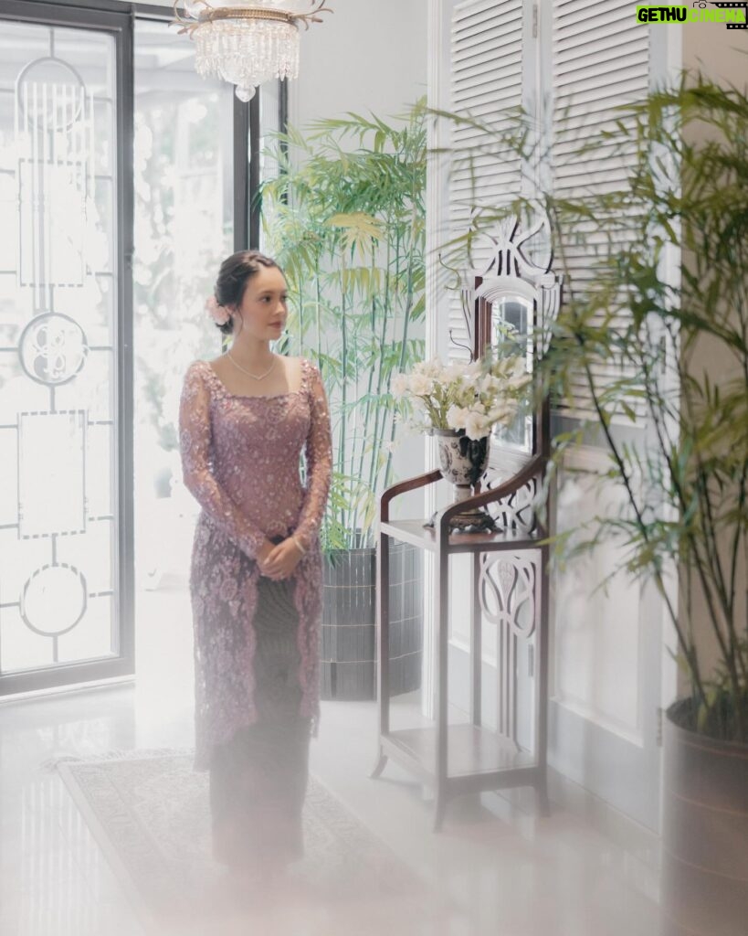 Anggika Bölsterli Instagram - Blushing 🤍 Wedding planner & organizer @arteaorganizer Decor @aerindecora Styled by @wanda_haraa Makeup @ryanogilv Kebaya @renzilazuardi Jewelry @thepalace_id Captured by @arka.pictures