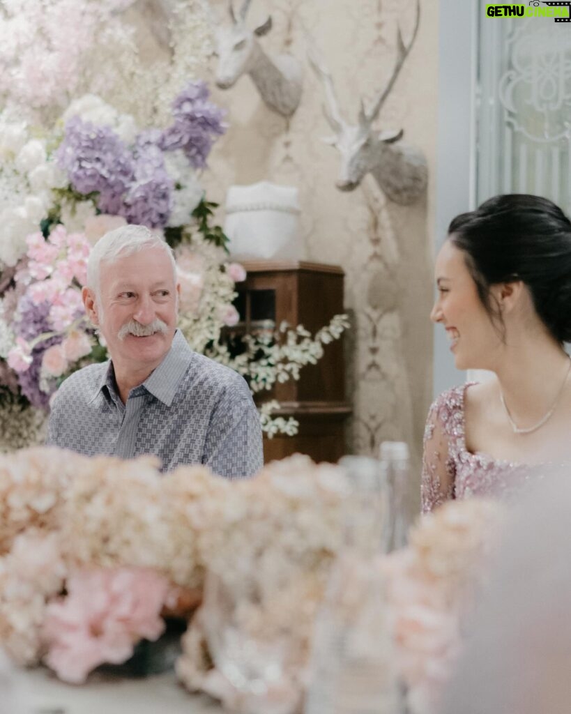 Anggika Bölsterli Instagram - 21.04.24 🩷 Wedding planner & organizer @arteaorganizer Decor @aerindecora Styled by @wanda_haraa Makeup @ryanogilv Kebaya @renzilazuardi Jewelry @thepalace_id Captured by @arka.pictures