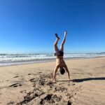 Angie Costa Instagram - Barriguitas ao léu 🌞🌺 🌊