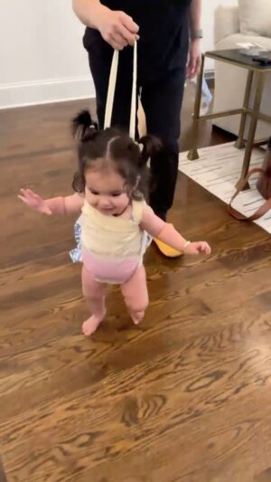 Anjelah Johnson-Reyes Instagram - It works!!!!

#babytips #tipsforparents #parenting #anjelahjohnson #rosieharlowreyes