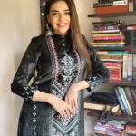 Anjum Fakih Instagram - May this blessed Friday be a farewell to all worries and a gateway to Eid ul Fitr filled with peace and blessings. #AlvidaJumma Mubarak ho 🤲🏼😇❤️ Styled by:- @seam_stress_by_rajludhwani Outfit by:- @stadofashion_official
