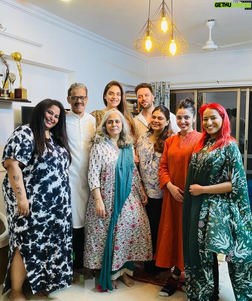 Anjum Fakih Instagram - Gathered by chance, blessed by friendship. Unplanned iftar, but the warmth of community fills the room. 🥰❤️ @insanelyxia @dipti.bharwani @sanjaygagnaniofficial @poonampreet7 @dimplechawla12 #UnexpectedIftar #SpontaneousGathering #BlessedWithFriends #UnplannedJoy #CommunityLove #RamadanBlessings #IftarVibes #JoyfulSurprise #CherishedMoments #GratefulHeart