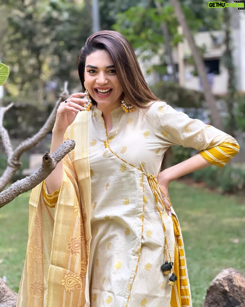 Anjum Fakih Instagram - I wish that you dive into the rainbow of possibilities this Holi ! May your day be filled with laughter, love, and endless inspiration. Wishing you all a joyful and colorful Holi. #InspireToCelebrate #holivibes #holi2024 #anjumfaikh 🥰🤗❤️ Styled by:- @seam_stress_by_rajludhwani Outfit by:- @stadofashion_official