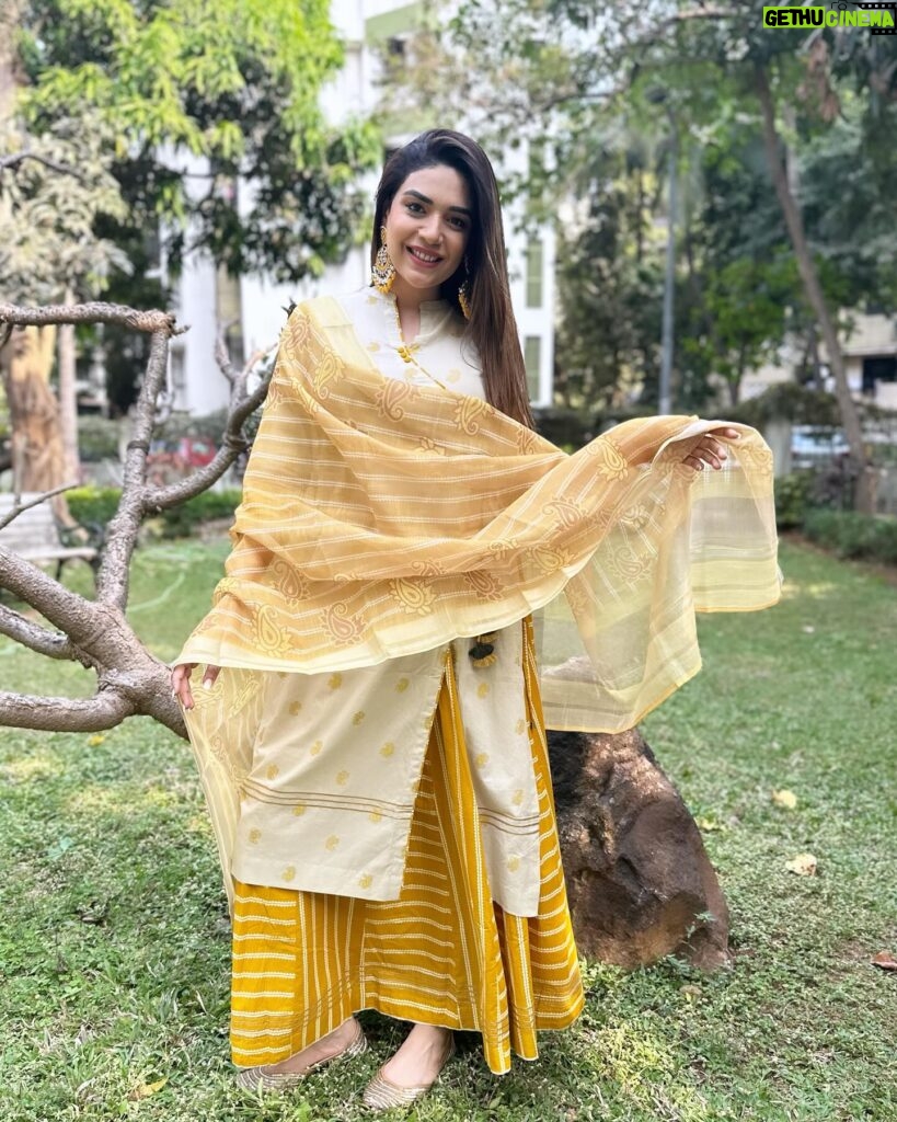 Anjum Fakih Instagram - I wish that you dive into the rainbow of possibilities this Holi ! May your day be filled with laughter, love, and endless inspiration. Wishing you all a joyful and colorful Holi. #InspireToCelebrate #holivibes #holi2024 #anjumfaikh 🥰🤗❤️ Styled by:- @seam_stress_by_rajludhwani Outfit by:- @stadofashion_official