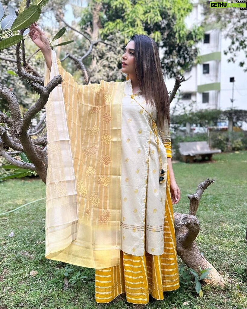 Anjum Fakih Instagram - I wish that you dive into the rainbow of possibilities this Holi ! May your day be filled with laughter, love, and endless inspiration. Wishing you all a joyful and colorful Holi. #InspireToCelebrate #holivibes #holi2024 #anjumfaikh 🥰🤗❤️ Styled by:- @seam_stress_by_rajludhwani Outfit by:- @stadofashion_official