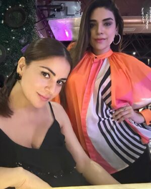 Anjum Fakih Instagram - Arora Sisters!! ❤️❤️ #PreetaKiShrishti
