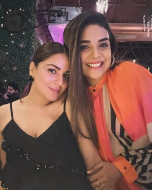 Anjum Fakih Instagram - Arora Sisters!! ❤️❤️ #PreetaKiShrishti