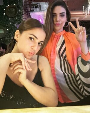 Anjum Fakih Instagram - Arora Sisters!! ❤️❤️ #PreetaKiShrishti