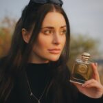 Anna Šulcová Instagram - Každá žena je bohyně a každá žena by si toho měla být vědoma! Moc děkuji za možnost spolupráce s Notino pro Burberry Goddess a za vytvoření jejich parfému, který je nádherný! Vůně je aromatická s nádechem vanilky a je to přesně typ parfému, který mám ráda✨ Proto jsem hlavně tuto spolupráci přijala! Menší funfact, parfém od Burberry byl první parfém, který jsem kdy v životě měla. Už si nepamatuji jméno, ale byl to parfém od maminky, který mi tenkrát nechala. Tak se ten příběh a kruh krásně uzavřel ✨🤎 @notino_cz #BurberryGoddessXNotino #ad