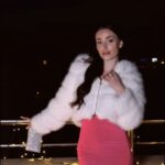 Anna Šulcová Instagram - Ready for New Year’s Eve with @theofficialpandora ✨ Tentokrát ve stříbrné! 💍 Jak a kde budete slavit Silvestr vy? #LovesUnboxed #ShotforPandora @theofficialpandora #spoluprace