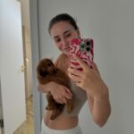 Anna Šulcová Instagram – Už skoro měsíc jsem před vámi něco tajila… Tohle je Theo ♥️🐶
Netušila jsem, kolik lásky a štěstí může tak malý tvoreček do života přinést! Vždy jsem pejsky milovala, ale nevěděla jsem, jaký je pocit starat se o vlastního od úplného dětství! Je to něco nepopsatelného, ale věřím, že mě pejkaři moc dobře chápou! Jsem šťastná, že můžu být psí mamka a věř mi, Teoušku, že tě budu milovat celým svým srdcem a starat se o tebe jak nejlíp budu moct♥️