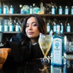 Anna Castillo Instagram - Ha sido increíble haber podido crear esta copa y su cóctel con Bombay Sapphire y de la mano de un equipo tan increíble 💙 Gracias por despertar mi creatividad, confiar en mi inspiración y viajar conmigo para ello a la Rápita, uno de mis lugares favoritos. 🐚 @bombaysapphirees #miinspomiarte #sawthismadethis #stircreativity #despiertatucreatividad WWW.DISFRUTA-DE-UN-CONSUMO-RESPONSABLE.COM 43o Compartir este contenido solo con mayores de 18 años