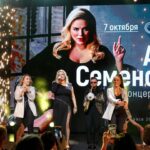 Anna Semenovich Instagram - Когда-то, когда я была совсем маленькой девочкой, я профессионально занималась фигурным катанием 👧🏼⛸️ Но это был не мой выбор, а выбор моих родителей. Я не сразу полюбила этот вид спорта, но потом, упорство родителей, которые каждый день водили меня на тренировки, дисциплина и мое усердие сделали из меня спортсменку высокого уровня😜 Но в моем сердце всегда оставалась одна мечта - стать артисткой, выходить на сцену и петь для зрителей, сниматься в кино и ездить на гастроли🥰 Я очень счастлива, что, когда я получила травму и закончила свою спортивную карьеру, мне хватило упорства и силы духа, чтобы воплотить свою мечту и выйти на сцену, как певице❤️ Теперь я поняла, для чего мне нужно было фигурное катание в жизни, чтобы закалить мой характер и дать возможность моей мечте в будущем сбыться!🙏🏼 Я с огромным удовольствием пою для вас, мои любимые зрители! И ваши счастливые глаза для меня самая большая похвала😘 Спасибо вам за любовь и ваши аплодисменты и помните, что мечты сбываются! Просто действуйте ✊🏼 Листайте карусель👉🏼#аниныистории