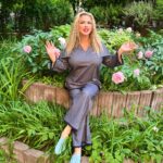 Anna Semenovich Instagram - Фото волшебное 😜 Ставь сердечко в коментах и загадывай желание , оно обязательно сбудется 🥂🤪💜#аниныистории