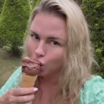 Anna Semenovich Instagram - Хана моей диете сегодня 🤣🤣 Хрю Хрю 🐽 Ну и ничего, зато мне вкусно , весело и счастливо 😜 Я считаю надо уметь получать удовольствие от жизни , а вы?👇🏼 В @sherwoodexclusive_kemer очень вкусно , отель супер , я довольна 🐬 #отпуск #аниныистории