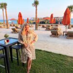 Anna Semenovich Instagram - Я очень люблю побыть сама с собой, помолчать, послушать свои истинные желания😌 Их можно слышать только тогда, когда ты находишься в полном спокойствии, принятии и тишине ума. Истинные желания рождаются в глубине нашего сердца, главное их распознать! 😉 Мое истинное желание сегодня - напитаться энергией, подзарядиться от солнца, моря и вернувшись в Москву, продолжать творить! ❤️ Обещаю, вас впереди ждёт много интересных сюрпризов😜 А место, где я могу наполниться и отдохнуть - это прекрасный отель @kayapalazzohotels 😍 С шикарным сервисом, роскошными пляжами, вкусной едой и очень добрым и тёплым персоналом! 🔥 Точно знаю, этот отель место моей силы! Уверена, что приеду сюда ещё не раз😋❤️ #аниныистории
