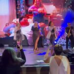 Anna Semenovich Instagram - Немного позитива вам в ленту 😜 Девочки , как ваш зефир себя ведет? Цветы дарит , на руках носит ?👇🏼 #хочешь